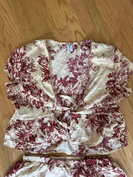 Three Piece Lounge Set - Picture 3 of 7